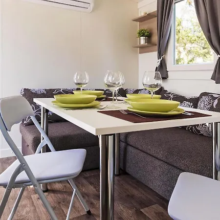Holiday Camping Pineta.2 بيت للعطل فاجانا